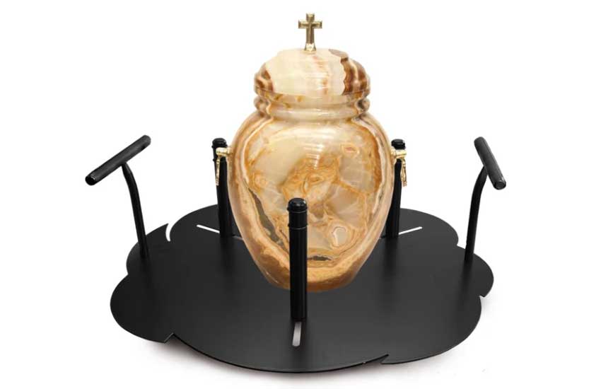 Portatore per urna – un elemento funebre pratico ed elegante
