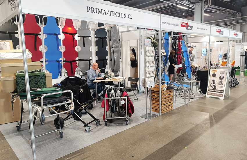 Stand Prima-Tech alla fiera NECROEXPO con i nostri prodotti esposti.