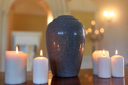 Cremazione in Polonia – fatti, miti e atteggiamenti sociali in evoluzione